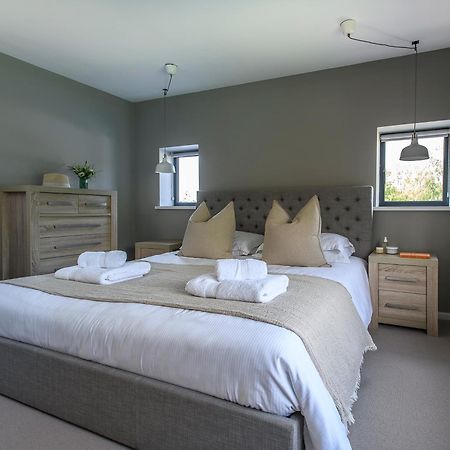 Vineyard Oast Sleeps 25 Villa Wavehorne ภายนอก รูปภาพ