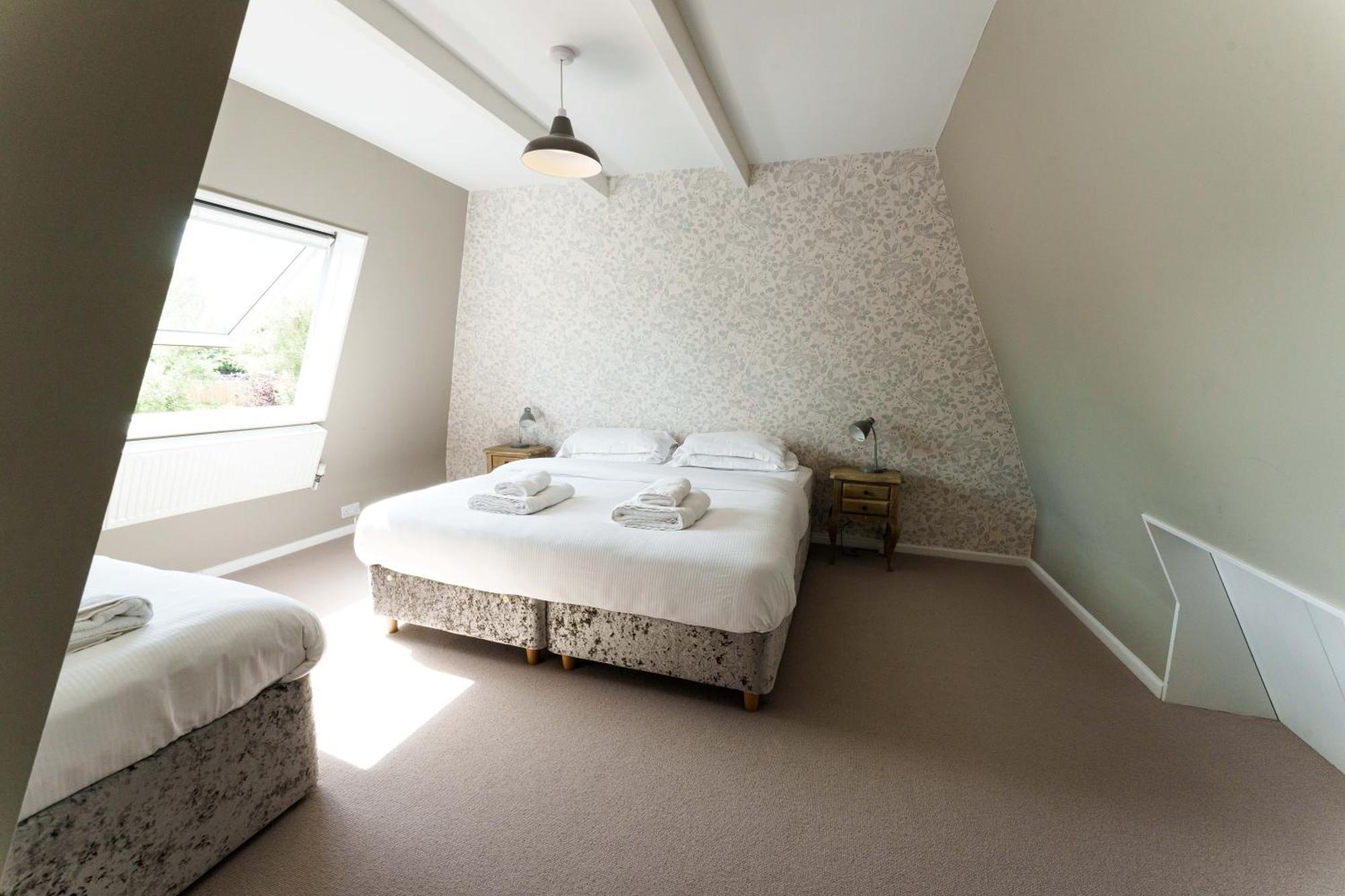Vineyard Oast Sleeps 25 Villa Wavehorne ภายนอก รูปภาพ