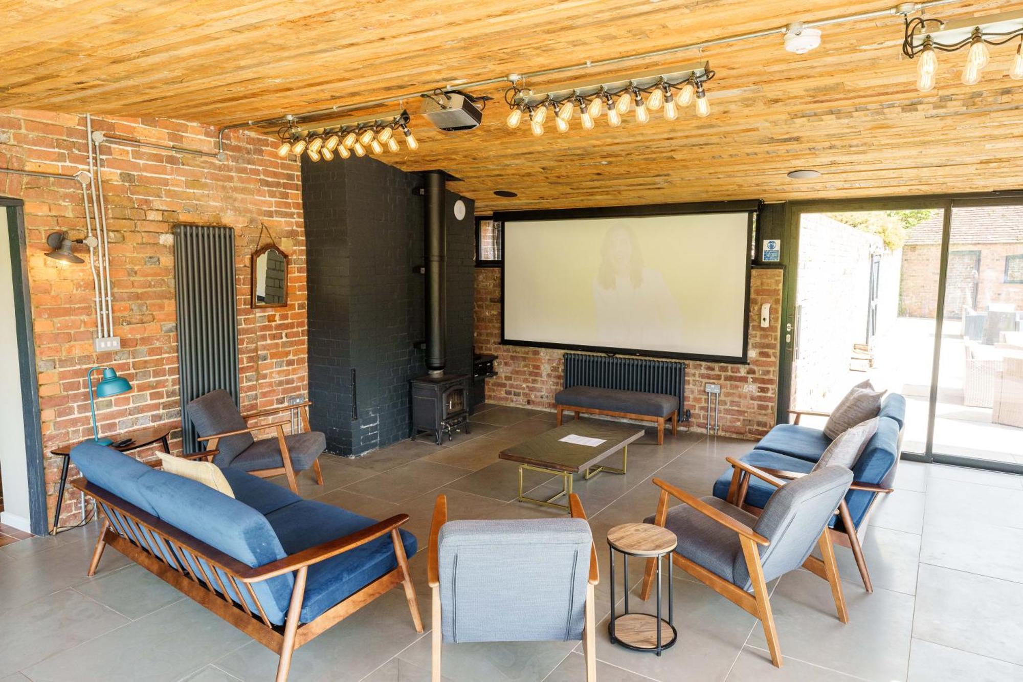 Vineyard Oast Sleeps 25 Villa Wavehorne ภายนอก รูปภาพ