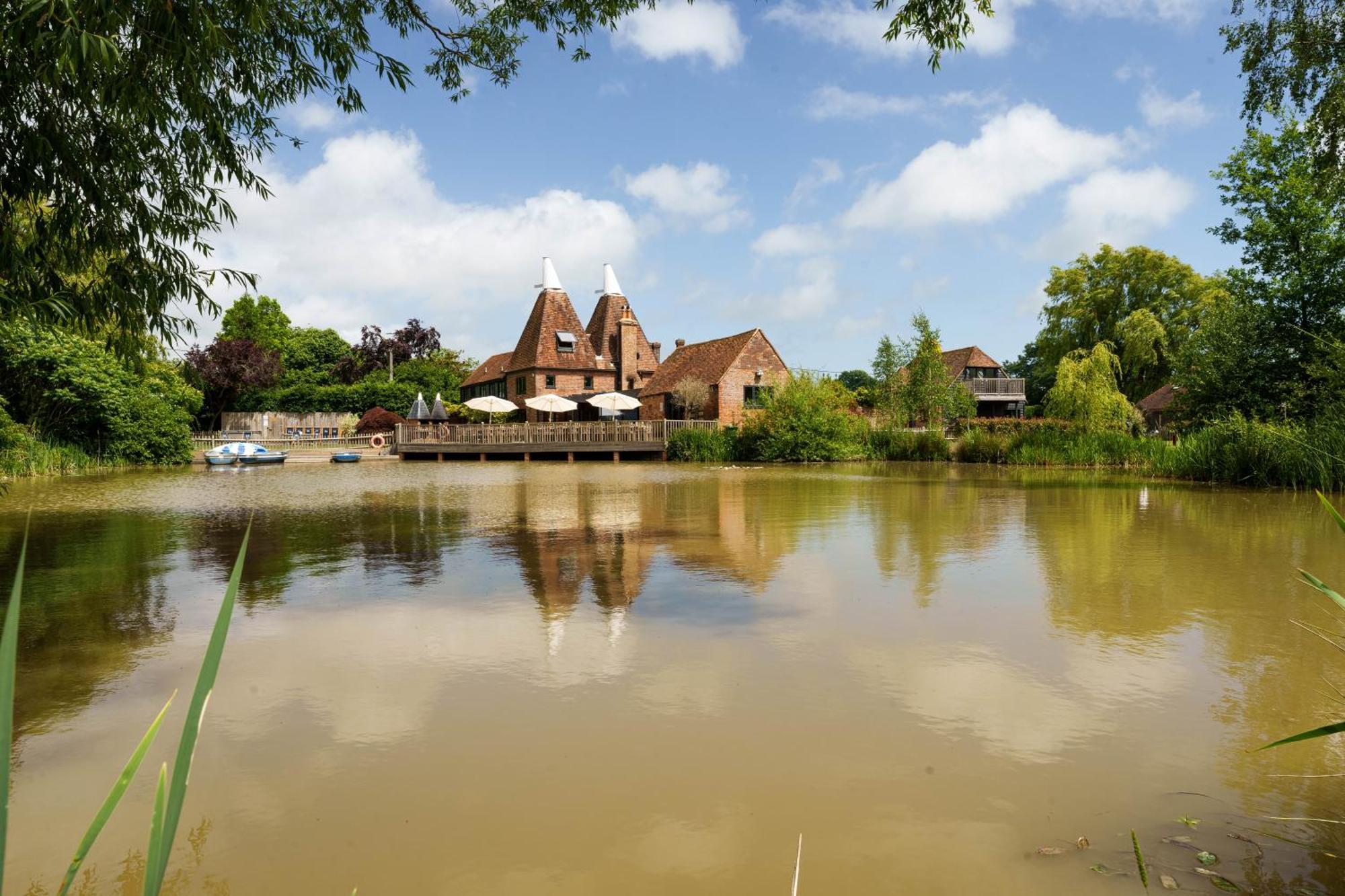 Vineyard Oast Sleeps 25 Villa Wavehorne ภายนอก รูปภาพ