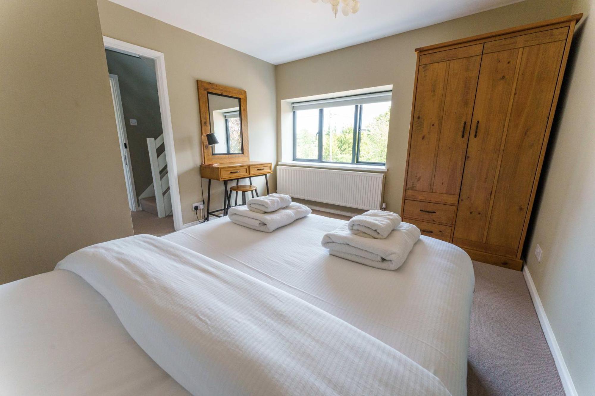 Vineyard Oast Sleeps 25 Villa Wavehorne ภายนอก รูปภาพ