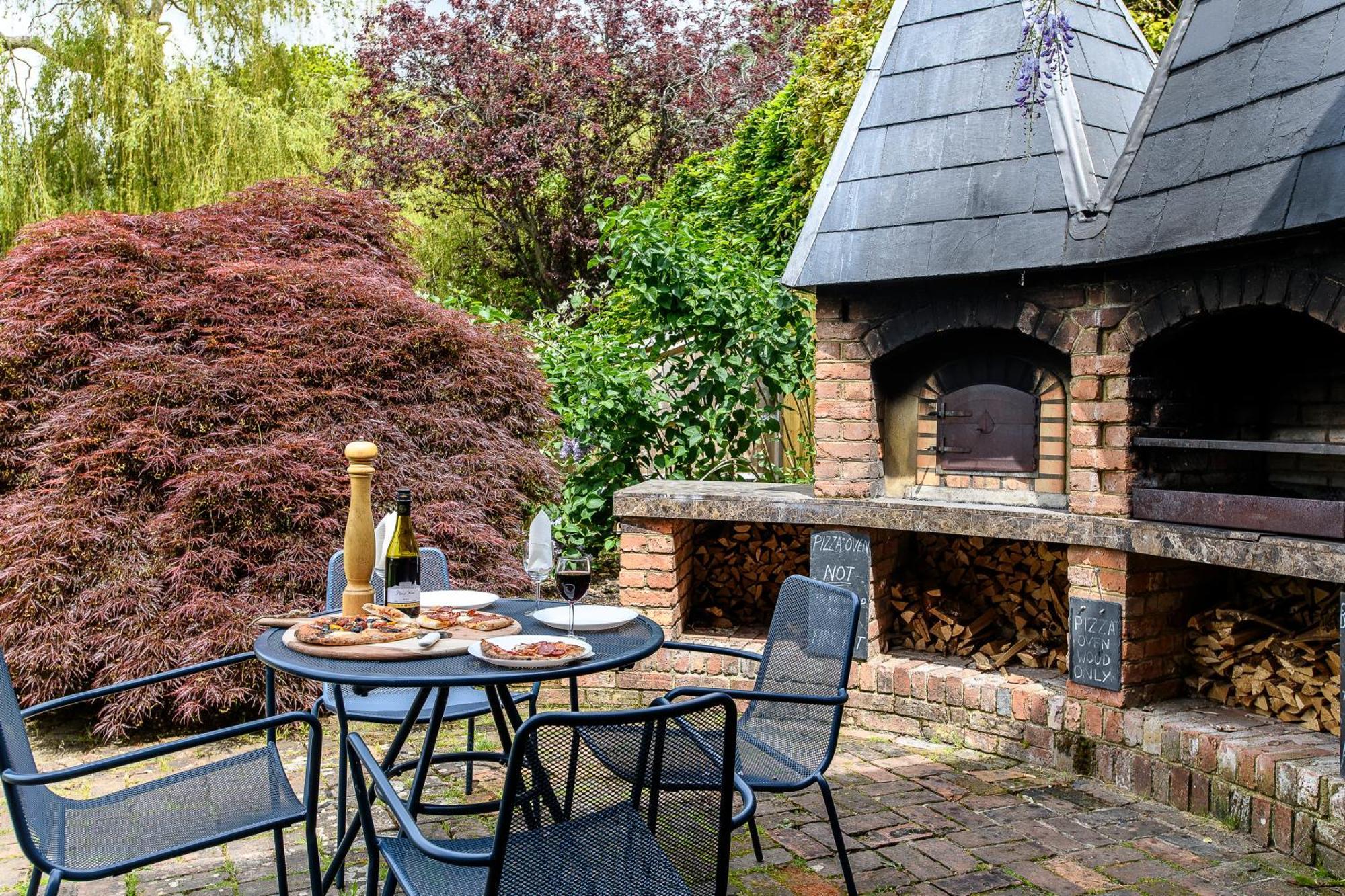 Vineyard Oast Sleeps 25 Villa Wavehorne ภายนอก รูปภาพ