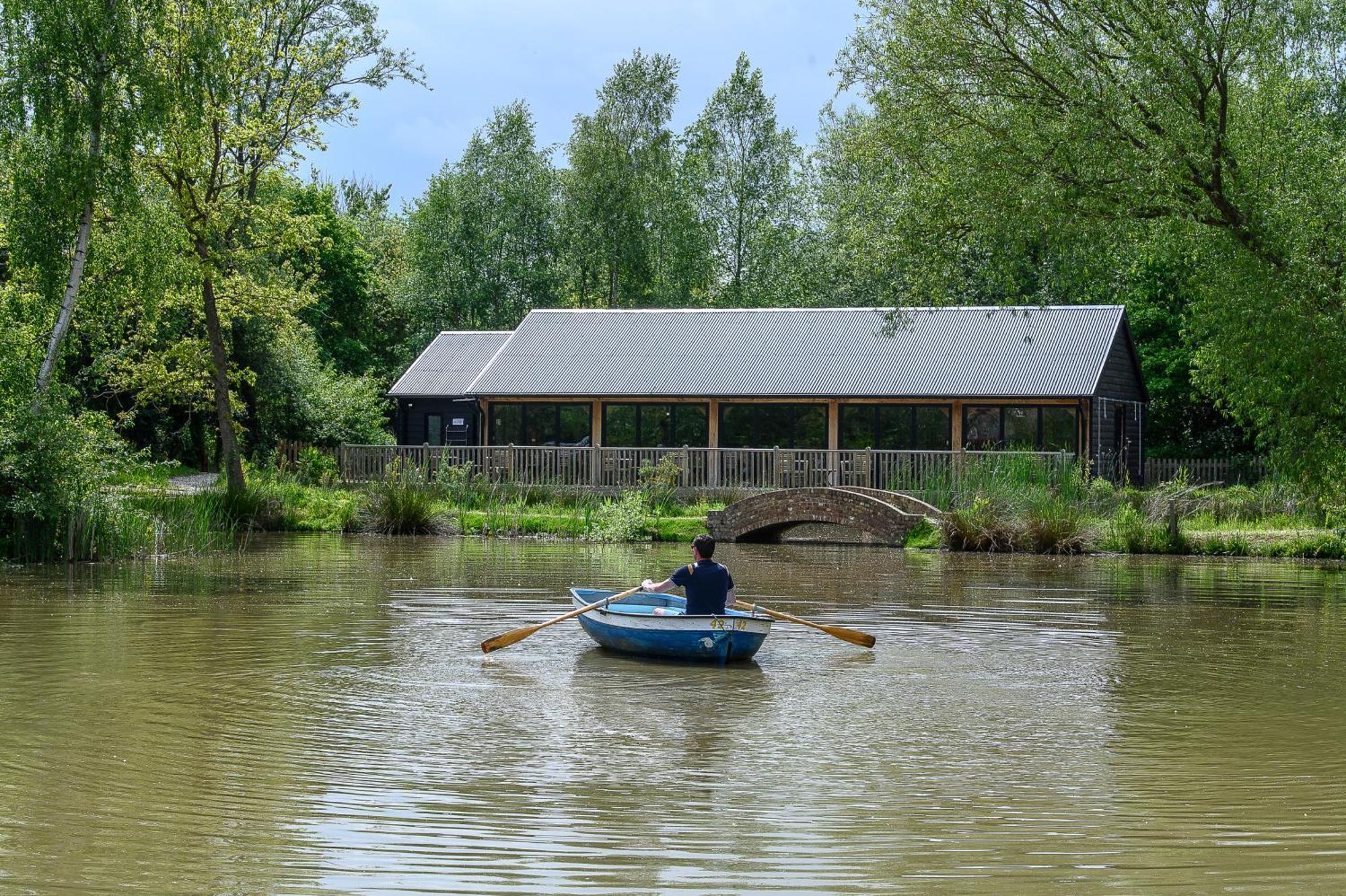 Vineyard Oast Sleeps 25 Villa Wavehorne ภายนอก รูปภาพ