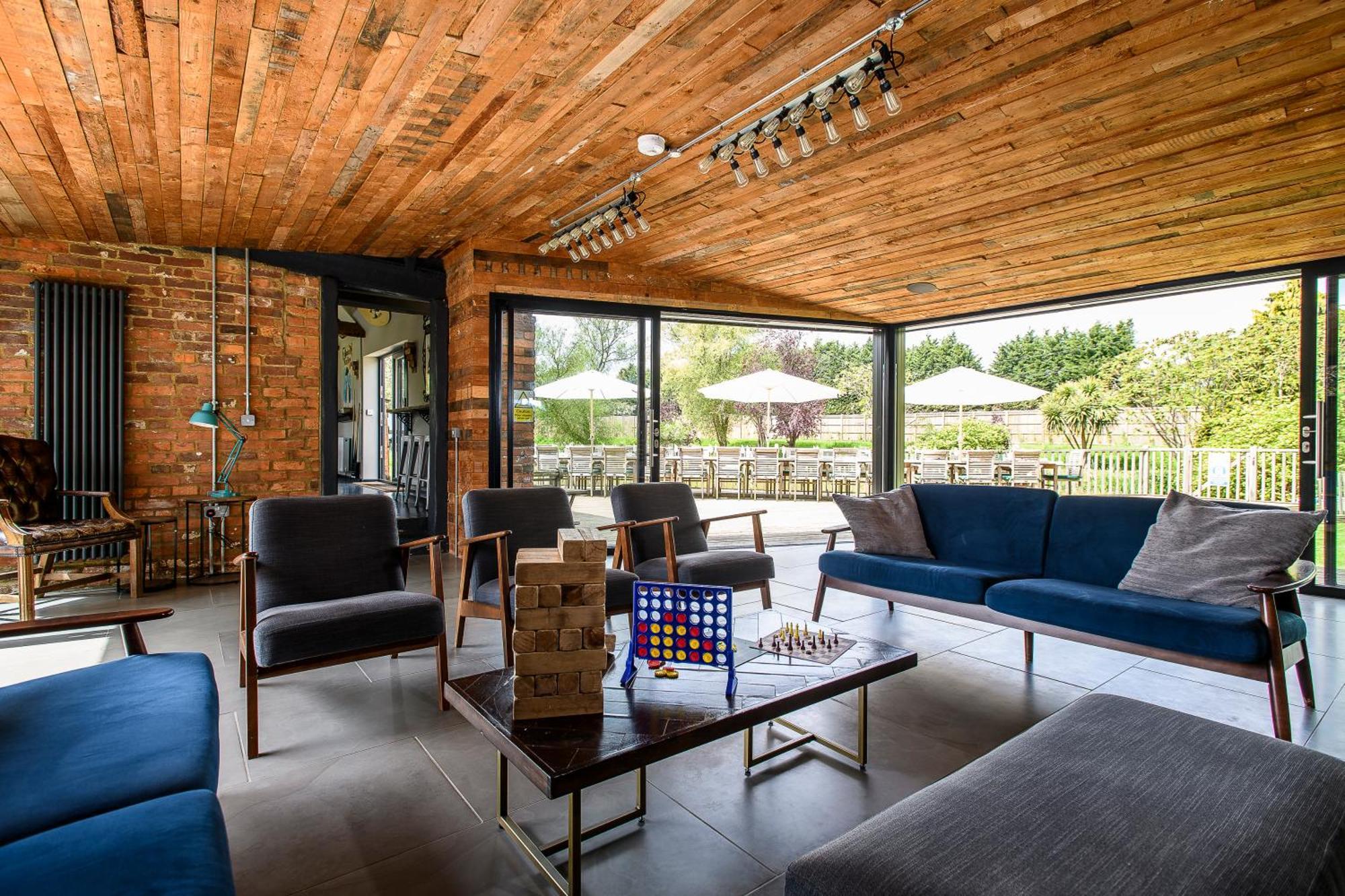 Vineyard Oast Sleeps 25 Villa Wavehorne ภายนอก รูปภาพ
