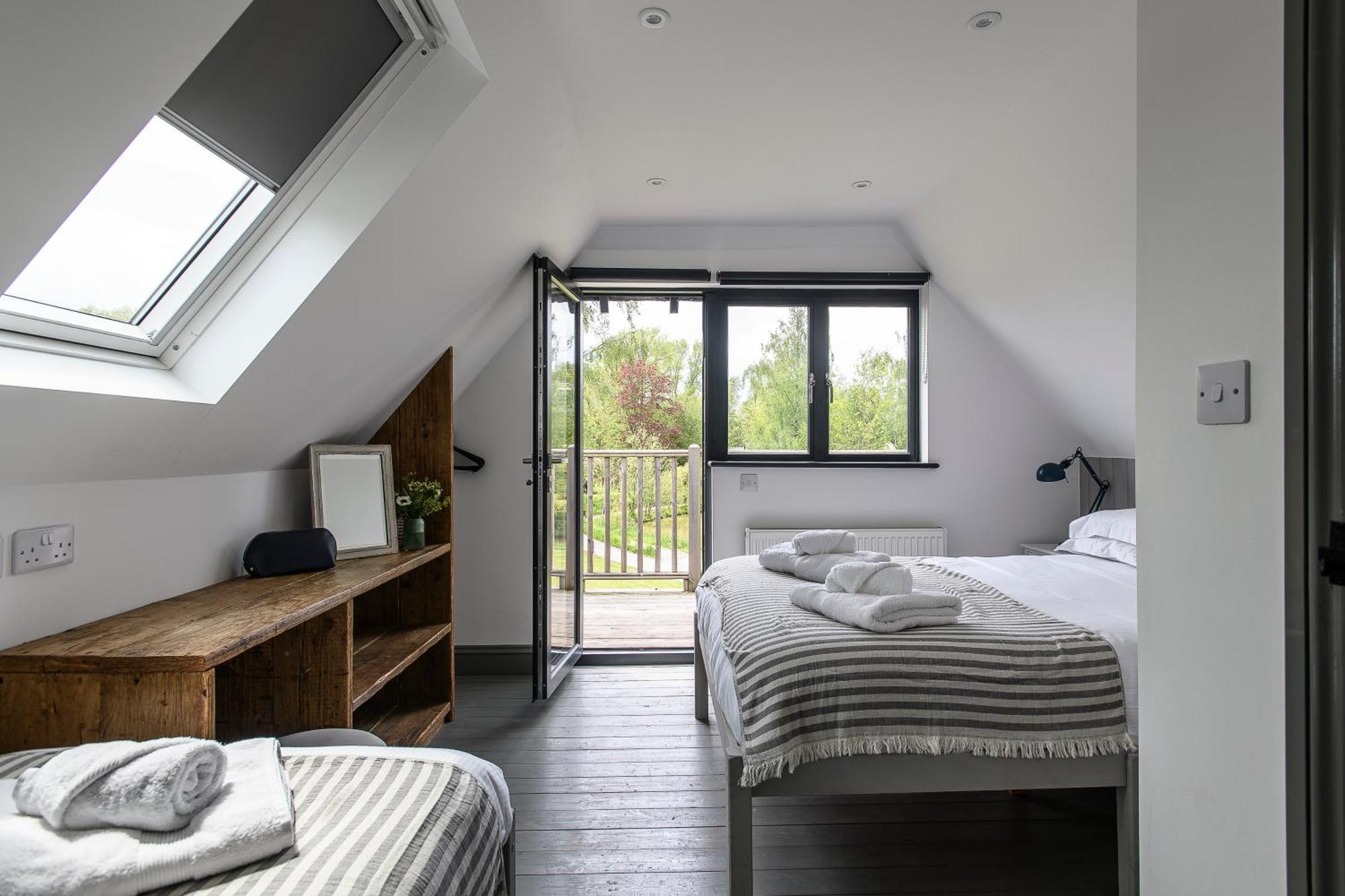 Vineyard Oast Sleeps 25 Villa Wavehorne ภายนอก รูปภาพ